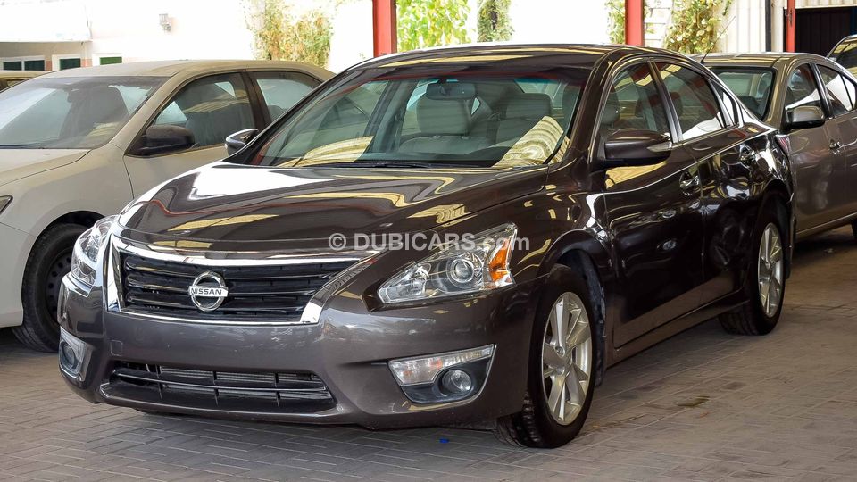 Nissan Altima SL for sale: AED 29,000. Grey/Silver, 2014