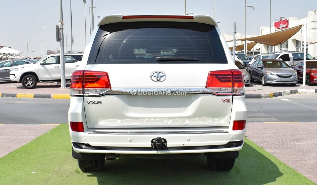 Toyota Land Cruiser VXR V8. Facelift 2016