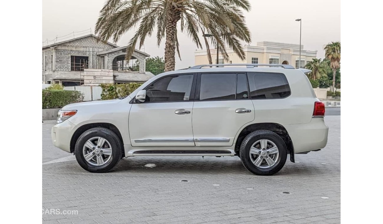 Toyota Land Cruiser 2013 GXR V4 Full Option In Excellent Condition