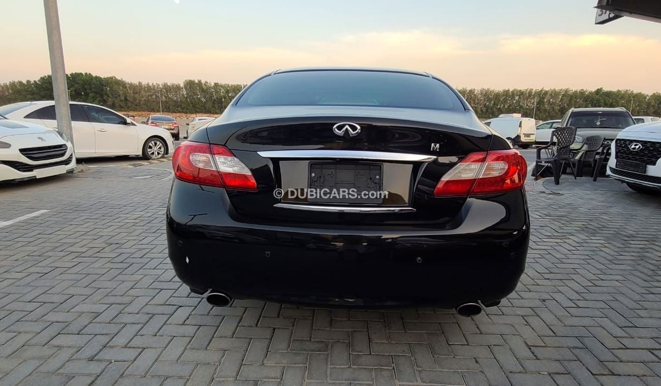 Infiniti M56