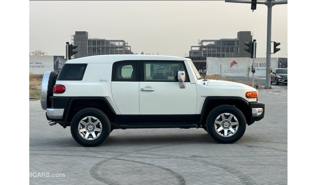 Toyota FJ Cruiser Toyota FJ Cruiser 2022 GCC Petrol left hand Drive very excellent