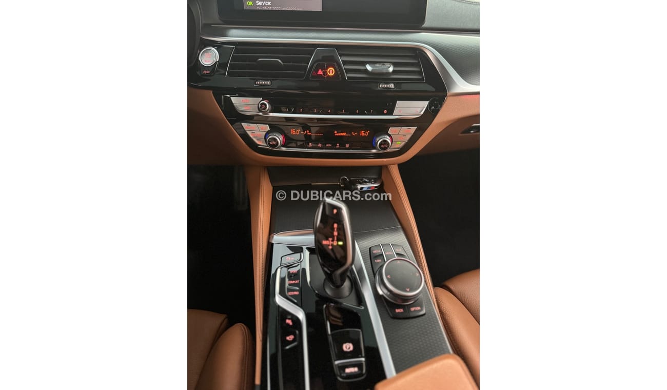 بي أم دبليو 530i Luxury M Sport Package 2.0L