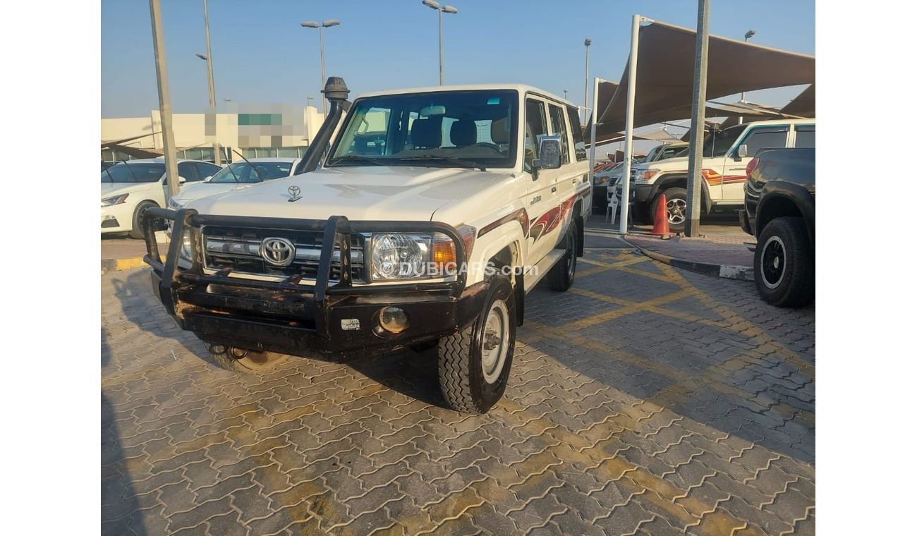 Toyota Land Cruiser Hard Top 76 4.2 HARD TOP DIESEL 10 SEATER MT