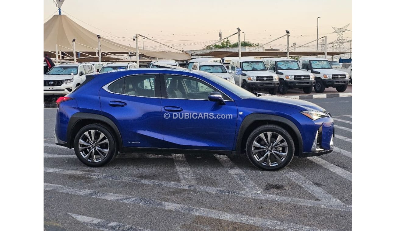 لكزس UX 250h F sport Hybrid engine, AWD, Sunroof, parking sensors