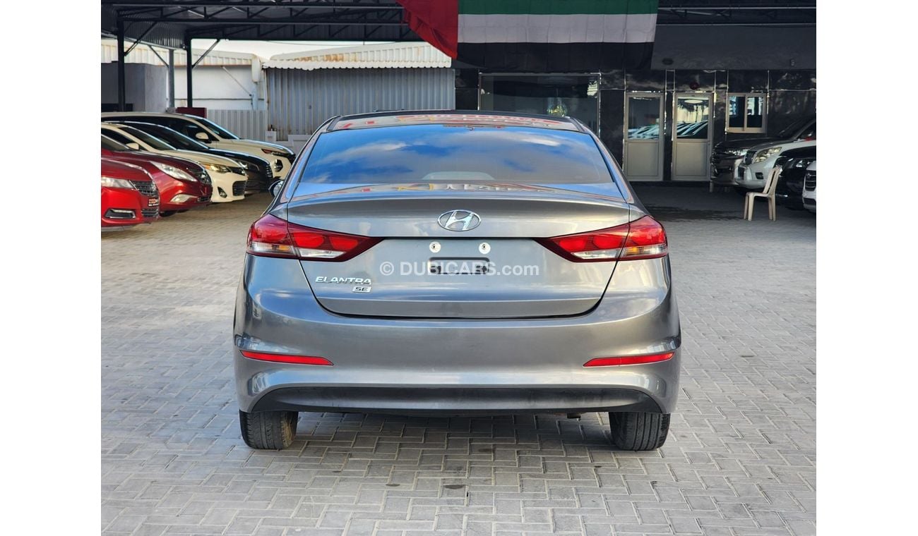 Hyundai Elantra Base 2.0L