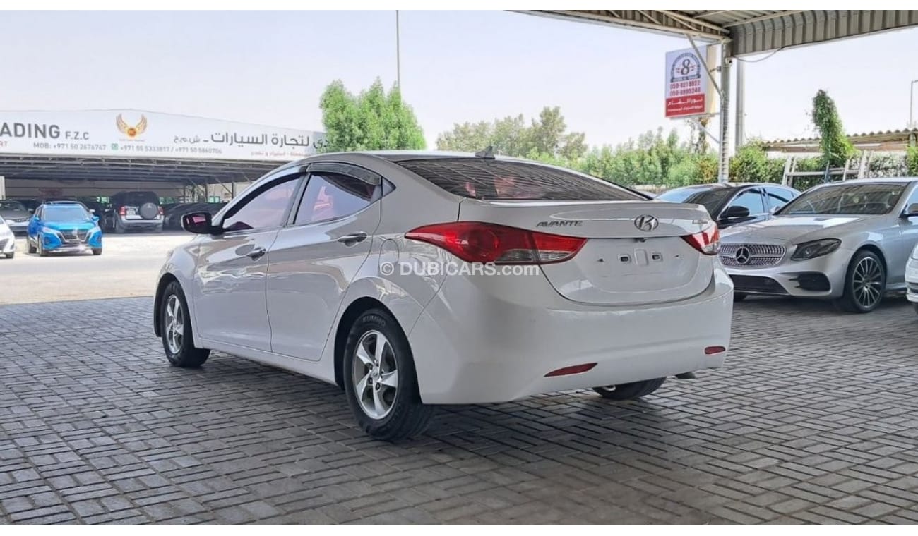 Used Hyundai Elantra 2012 for sale in Dubai - 639056