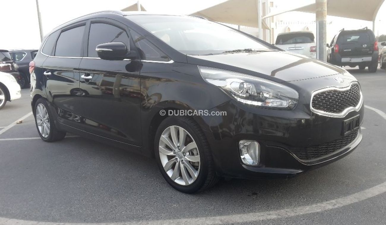 Used Kia Carens 2015 for sale in Sharjah - 160396