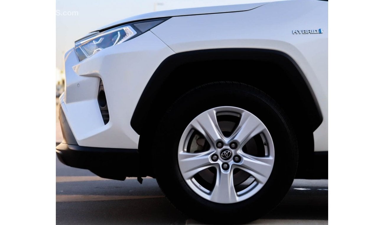 تويوتا راف ٤ سيارة تويوتا RAV4 XLE (AX50) موديل 2019، سيارة دفع رباعي بخمسة أبواب، محرك هجين سعة 2.5 لتر، ناقل حر