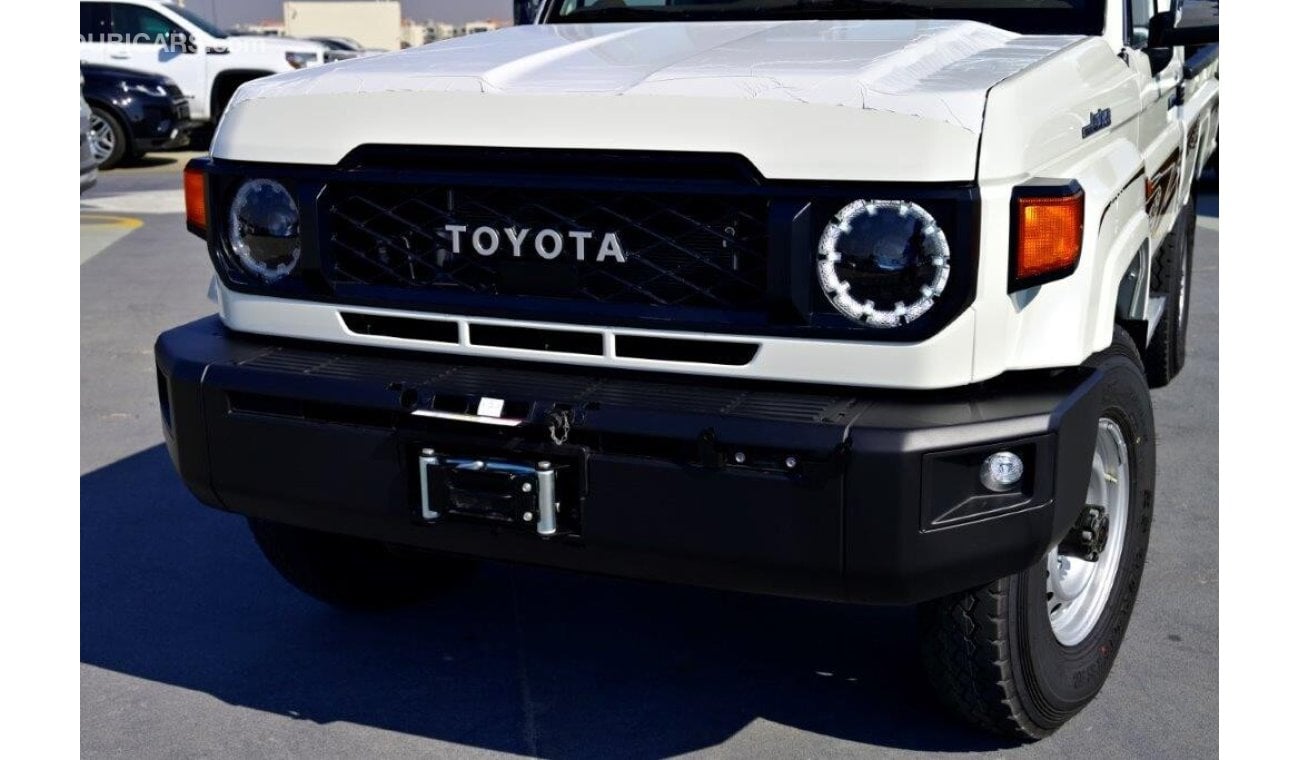 تويوتا لاند كروزر بيك آب Single Cab DLX 2.8L Turbo Diesel 4WD Automatic