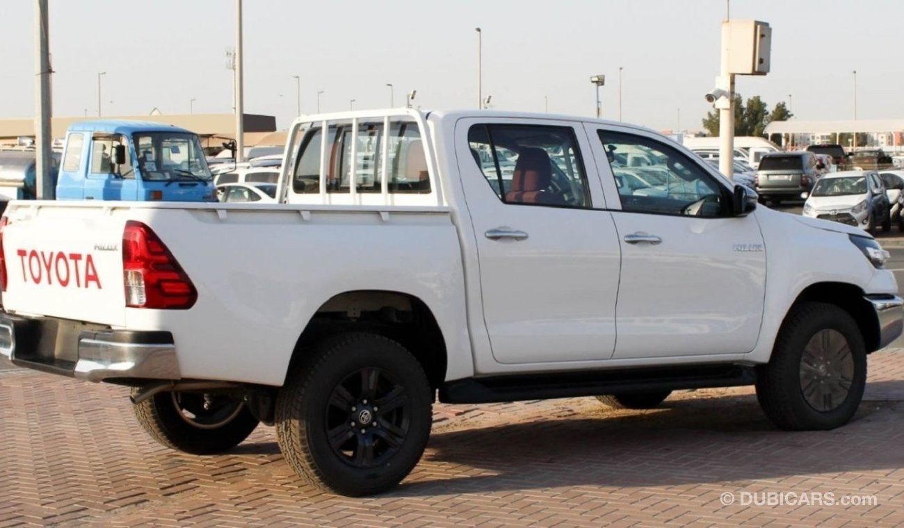 تويوتا هيلوكس HILUX 2.7L AT MED OPTION