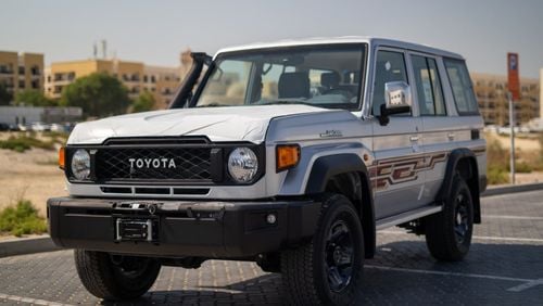 تويوتا لاند كروزر هارد توب TOYOTA LAND CRUISER HTOP 5 DOOR 4.5 V8 DSL 2024 MODEL MID OPTION