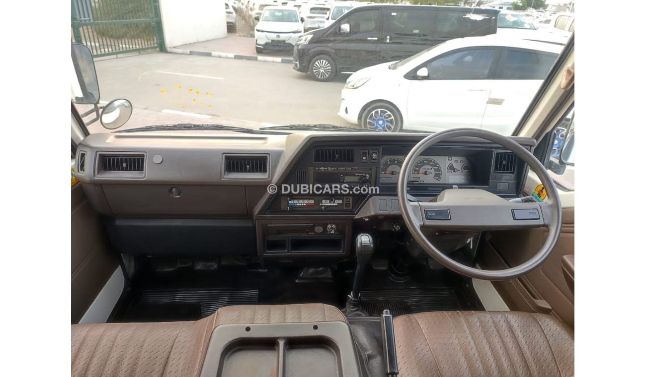 نيسان كارافان VRMGE24-059863 || NISSAN	CARAVAN	1992 DX || SILVER	CC 2700	, DIESEL	KMS 77375,	RHD MANUAL