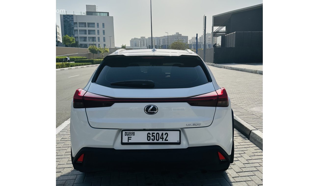 Lexus UX200