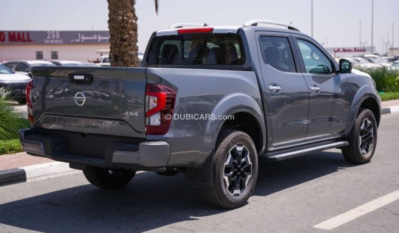 نيسان نافارا 2.5L PETROL 4X4 MANUAL FULL OPTION GCC