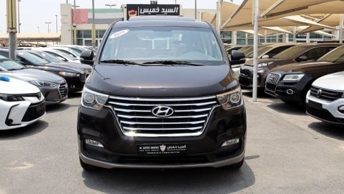 Hyundai H-1 Mid ACCIDENTS FREE - GCC - FULL OPTION - SUNROOF - AUTOMATIC GEAR - PERFECT INSIDE OUT