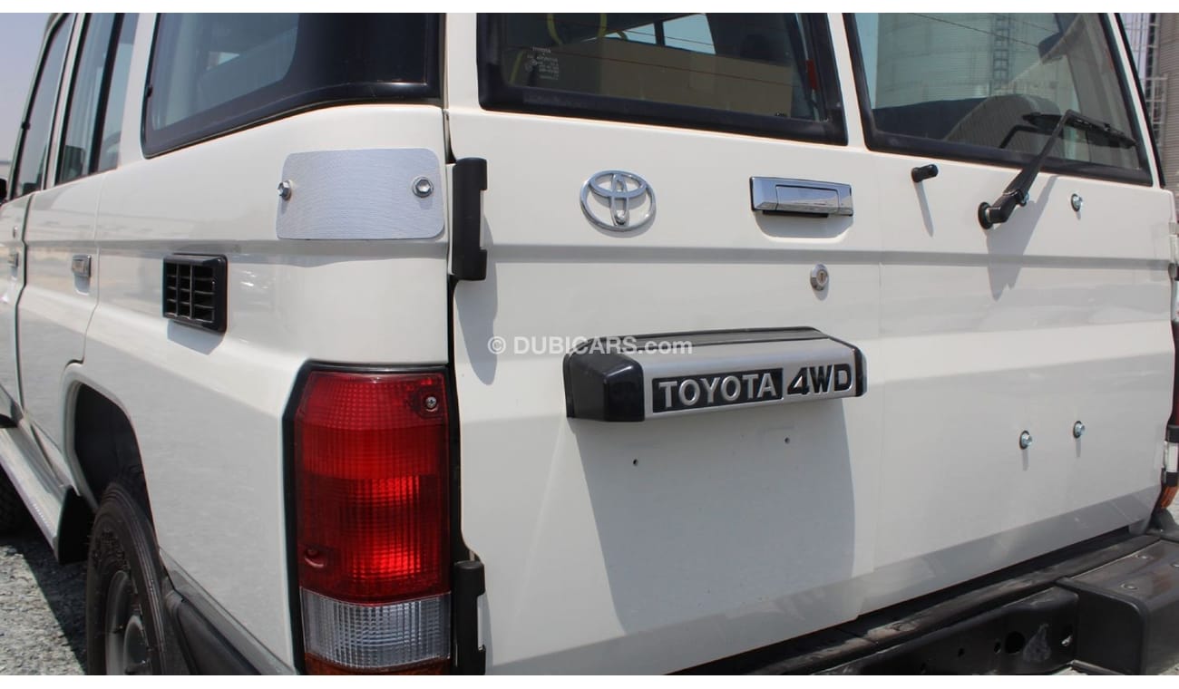 تويوتا لاند كروزر هارد توب TOYOTA LAND CRUISER 70 4.2L STD 10 SEATER WITH ABS & AIRBAG MT