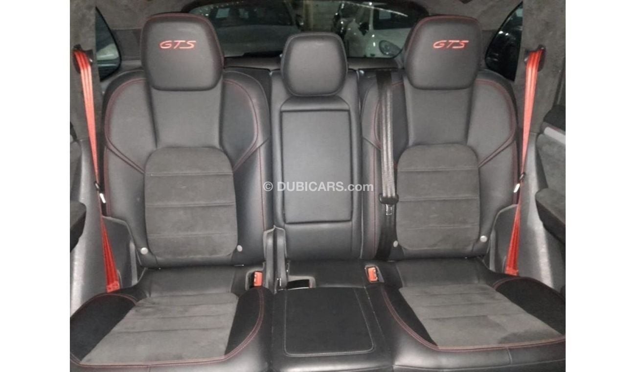 بورش كايان PORSCHE CAYENNE GTS 4.8L 2014, WITH PANORAMIC ROOF, PADDLE SHIFTER, GTS INTERIOR PACKAGE AND MORE..