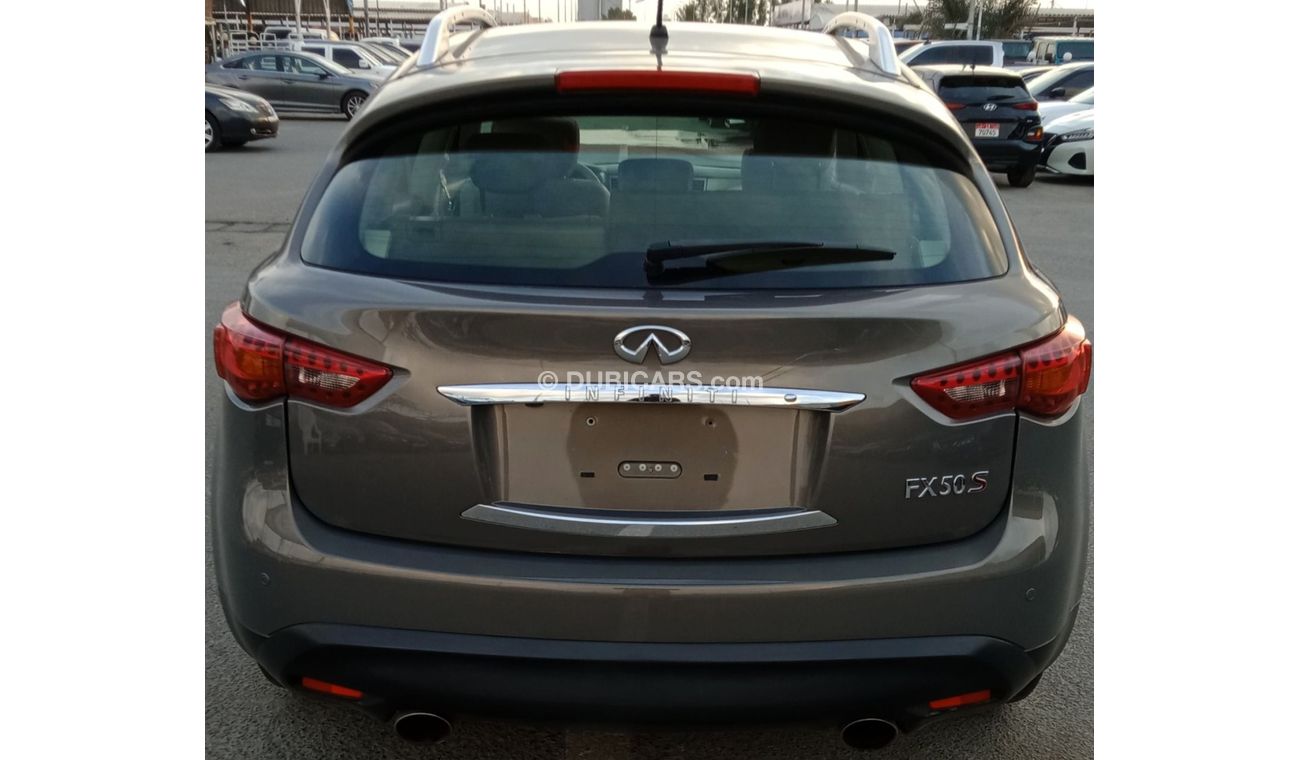 Infiniti FX50 V8 5.0L Full Option