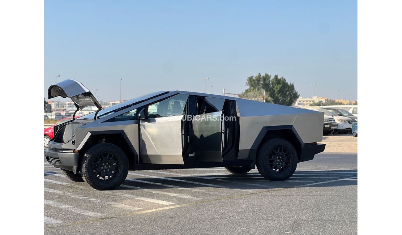 تسلا سايبرتراك 2024 TESLA CYBER TRUCK FOUNDATION SERIES DUAL MOTOR 645 HP FULL OPTION