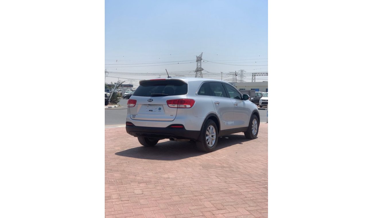 كيا سورينتو 2.4L Petrol, Leather Seats, Rear Camera, Chrome Handel (LOT # 74107)