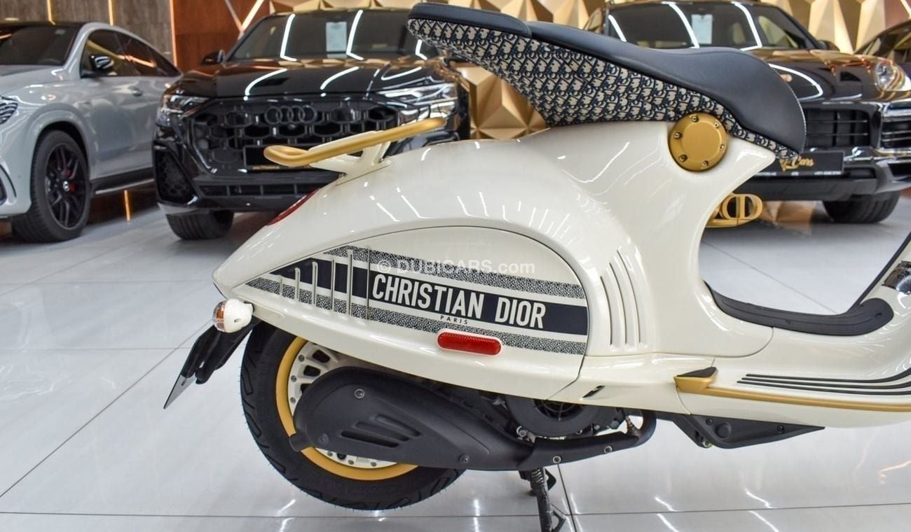 Vespa 946  Christian Dior Edition VESPA 946 CHRISTIAN DIOR 2022 (ONLY 946 PIECES IN THE WORLD)