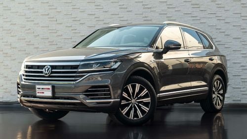 Volkswagen Touareg AED 2,437 PM • TOUAREG 3.0L V6 COMFORTLINE • LOW KM • OFFICIAL VOLKSWAGEN AL NABOODA SERVICE HISTORY