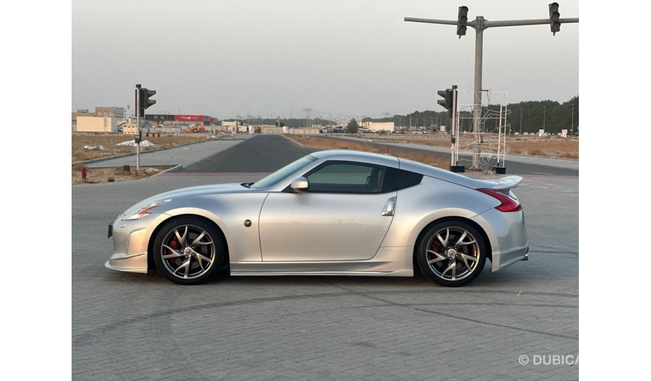 نيسان 370Z سبورت موديل 2016 خليجي حاله ممتازه من الداخل والخارج فل مواصفات