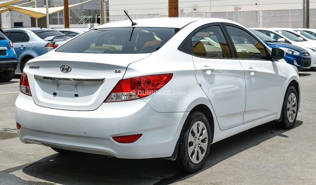 Hyundai Accent Hyundai Accent 2017 white, excellent condition, inside and outside, without any accident, no agency