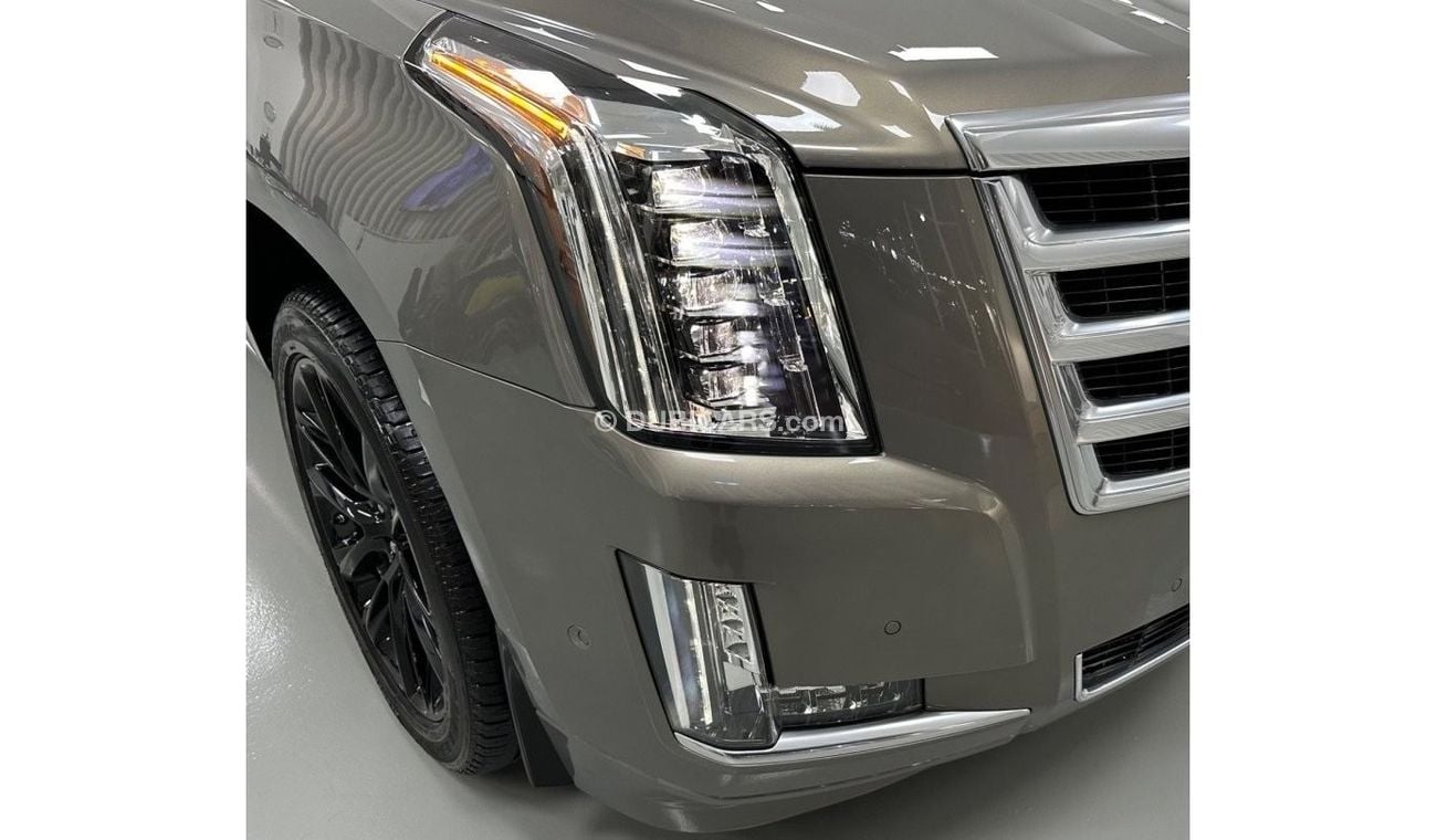 Cadillac Escalade Premium Luxury GCC .. Original Paint .. FSH .. Perfect Condition .. 6,2L