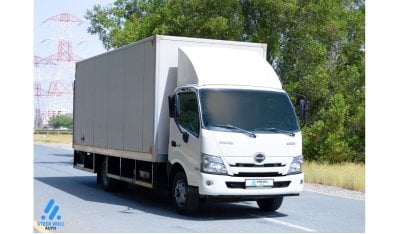 Hino 300 916 Dry Insulated Box with Tail Lift 4.0L RWD - Diesel MT - Good Condition - Book Now!