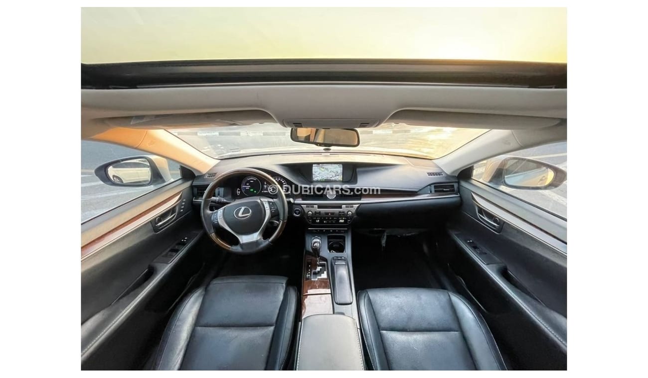 لكزس ES 300 2013 Lexus ES300H Hybrid 2.5L V4 - Japanese Specs Full Option - Without Accident