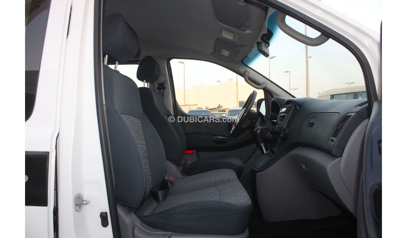 Hyundai H-1 Std Hyundai H1 2016 GCC in excellent condition without accidents