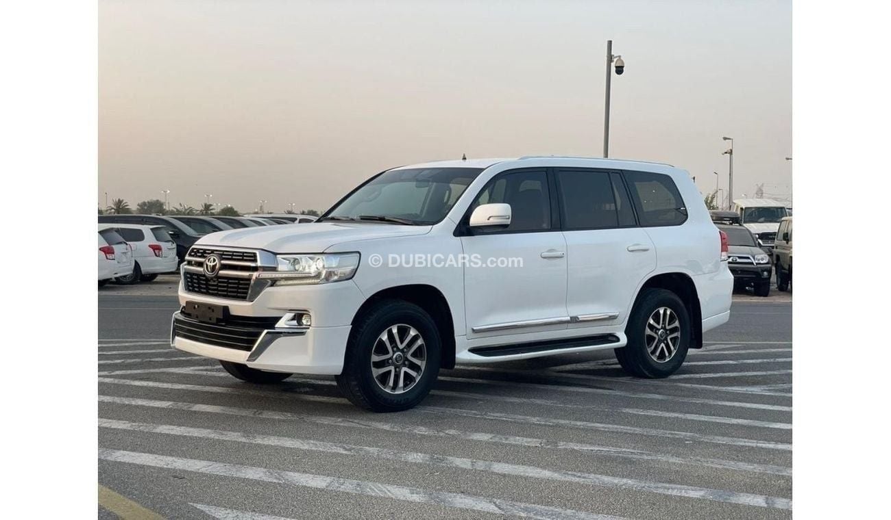 Toyota Land Cruiser 2016 Toyota Land Cruiser GXR + V6 4.0L 7 Seater - No accident - 111,000 Km