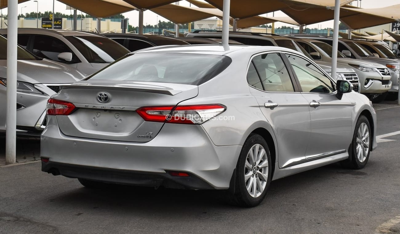 Toyota Camry HYBRID LE