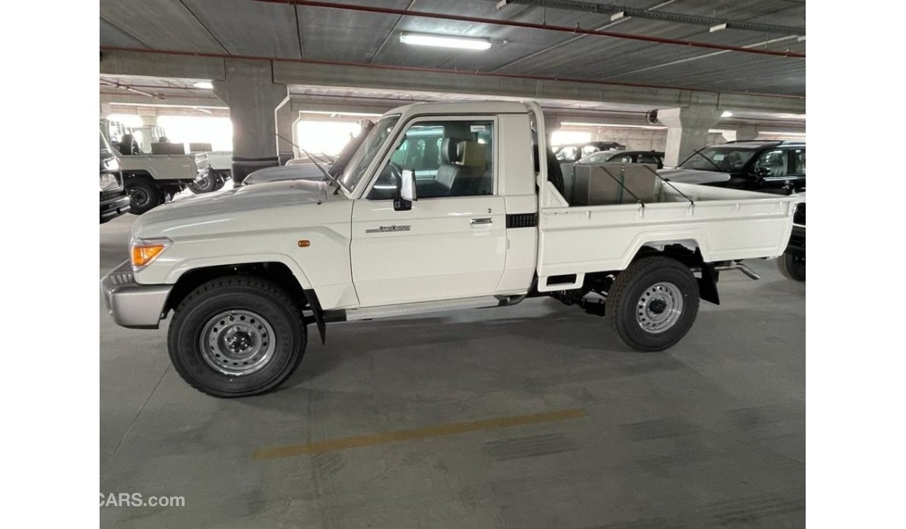 Toyota Land Cruiser Pick Up Toyota LC79 SC 4.0 Petrol Pup with differential lock