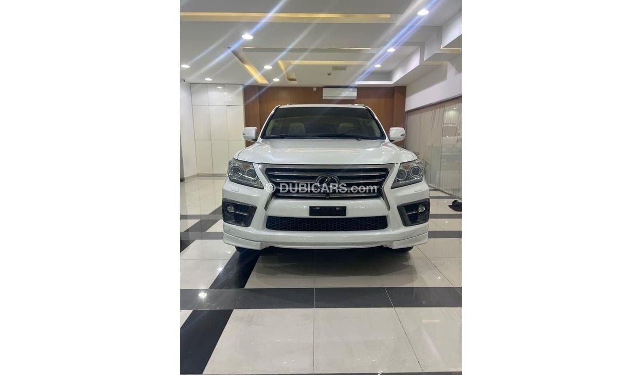 Lexus LX570 Platinum 5.7L model 2014 used like new GCC specifications only one owner