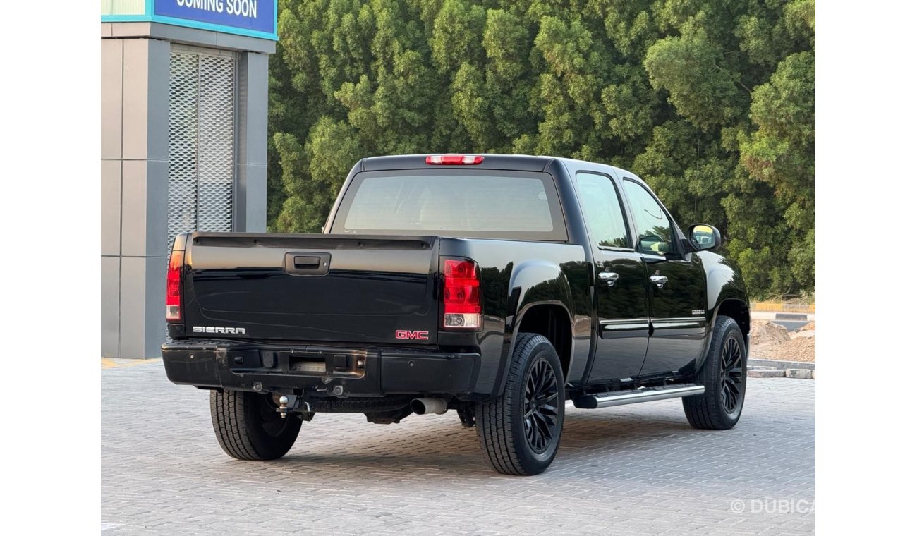 GMC Sierra HD GMC SIERRA DENALI 2013 GCC FULL OPTION