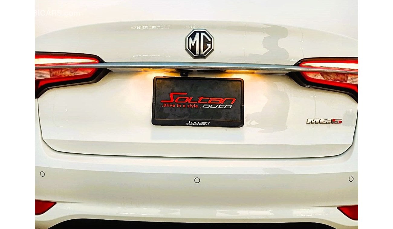 أم جي MG5 MG 5 LUXURY 1.5L A/T 2023 MODEL WHITE COLOR