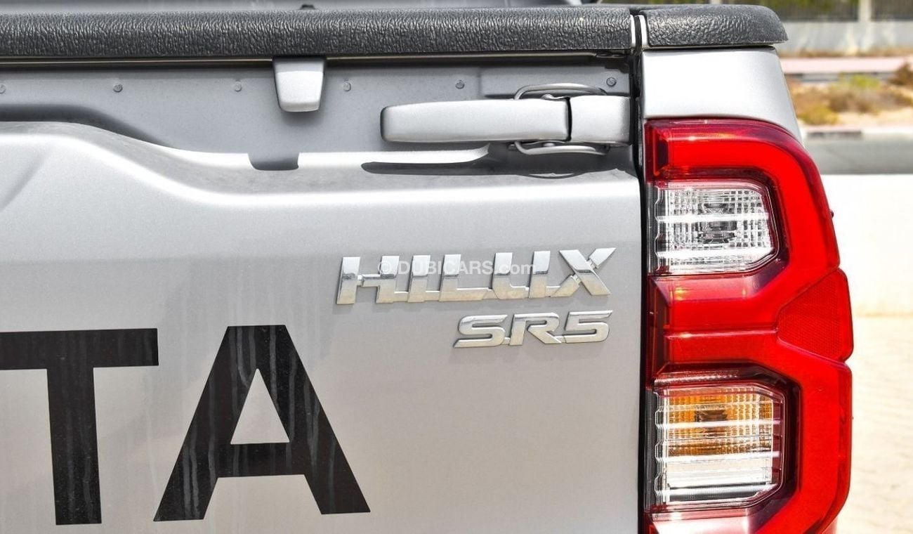 تويوتا هيلوكس Get 2023 Toyota Hilux 4x4 DC 2.8 SR5 - Silver inside Maroon