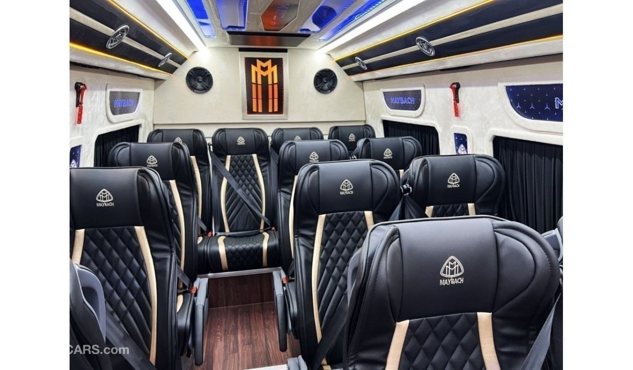 مرسيدس بنز سبرينتر 11,556 PM I 519 CDI I Wooden Floor I 16 Seater