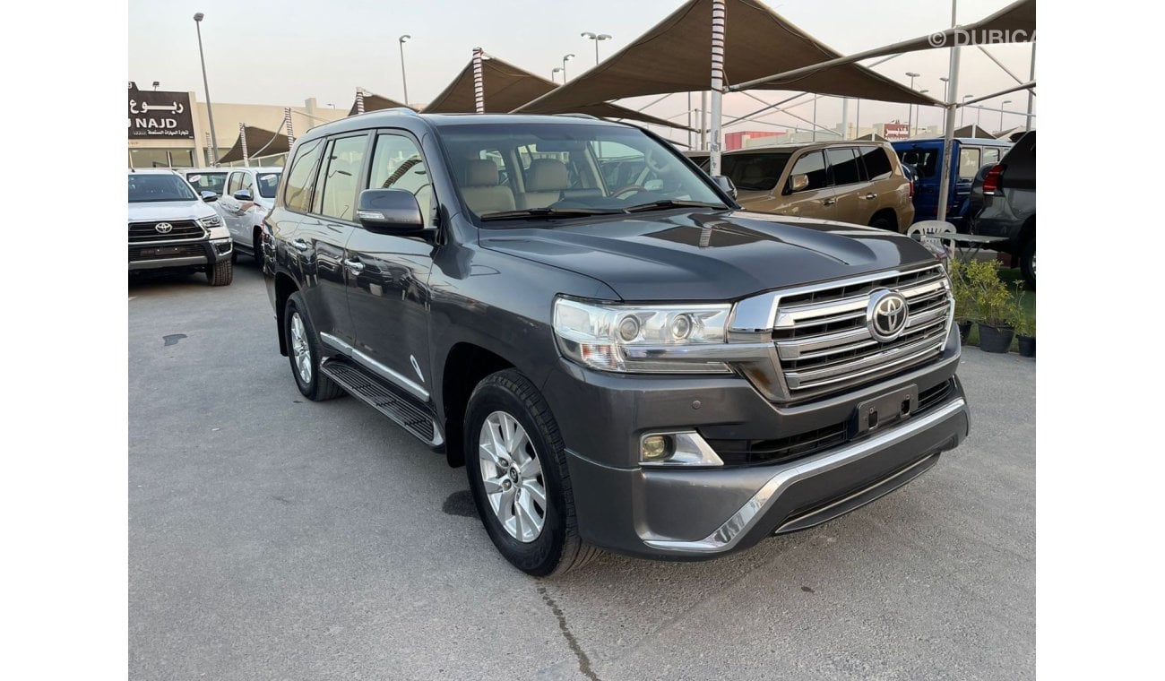 تويوتا لاند كروزر 2018 Toyota Land Cruiser GXR (J200), 5dr SUV, 4L 6cyl Petrol, Automatic, Four Wheel Drive. Clean Car