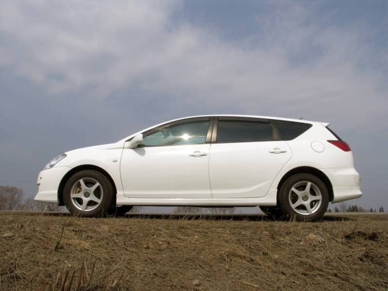 Toyota Caldina exterior - Side Profile