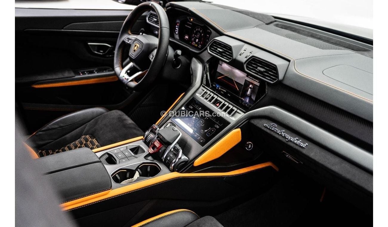 Lamborghini Urus 2022 - LAMBORGHINI URUS CAPSULE EDITION - SPECIAL PAINT - 1 YEAR WARRANTY