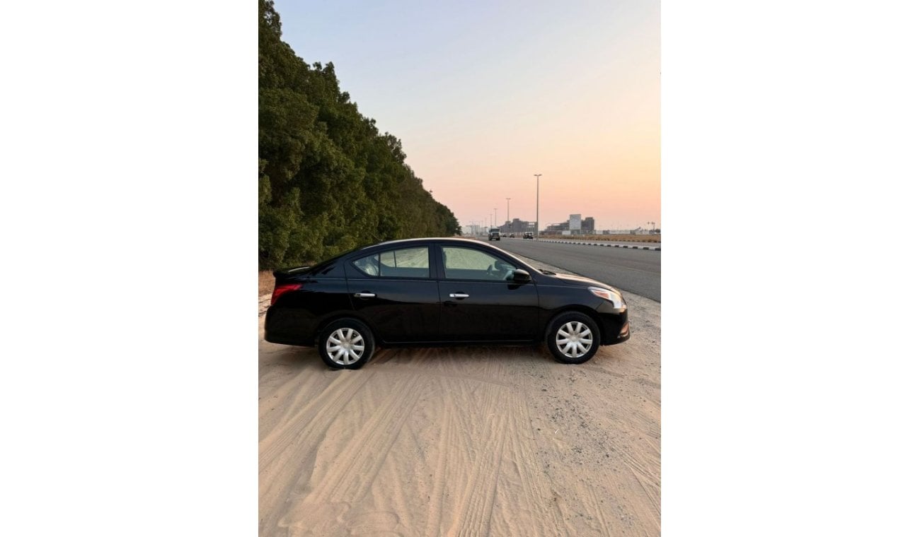 Nissan Versa Nissan Versa 1.6L   4-Cylinder Sedan Fuel efficient