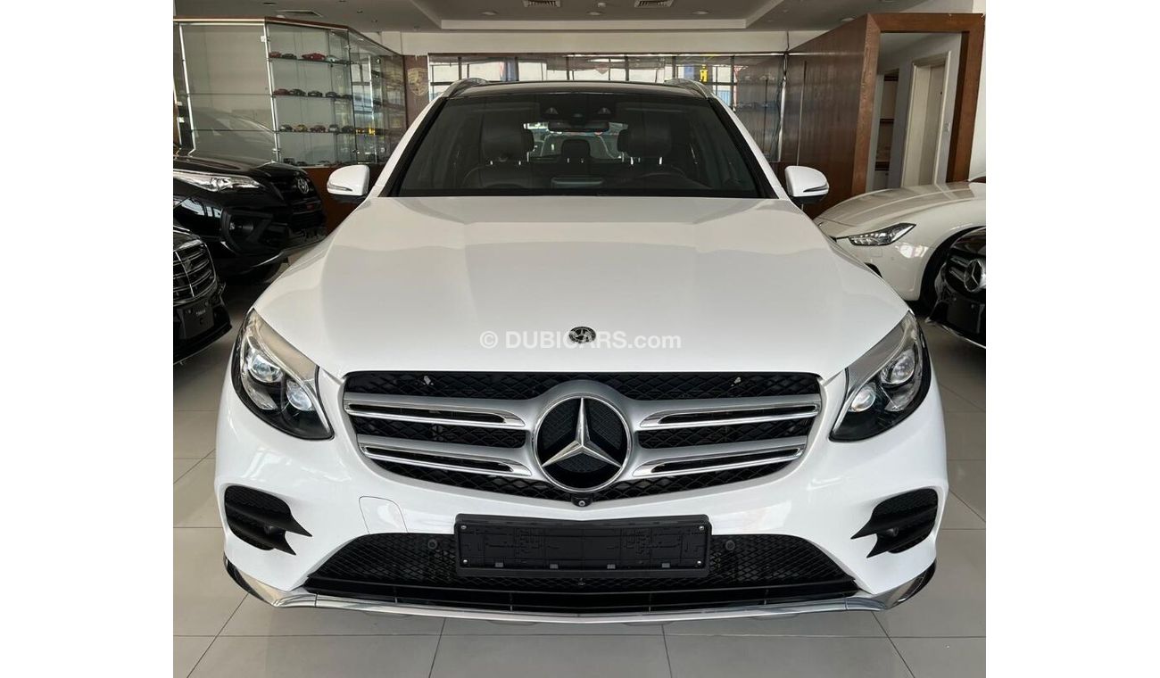 مرسيدس بنز GLC 250 2018 GLC 250 gcc first  owner with services  history  1 year warranty