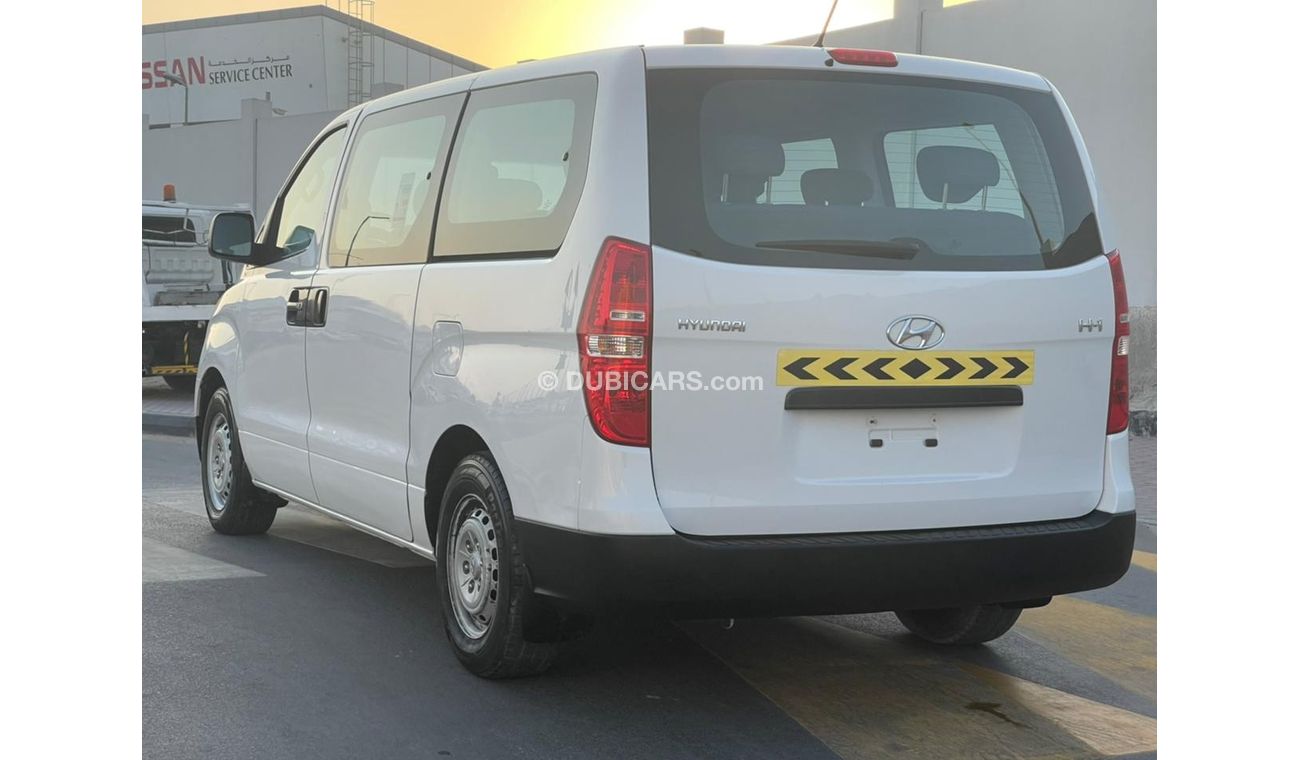 Used Hyundai H-1 2017 for sale in Sharjah - 462101