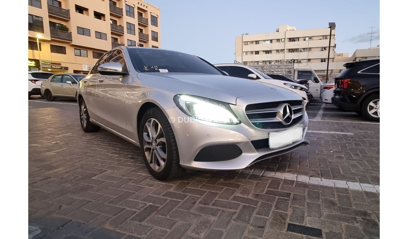 مرسيدس بنز C200 C-Class Low KMs, Never repaired.