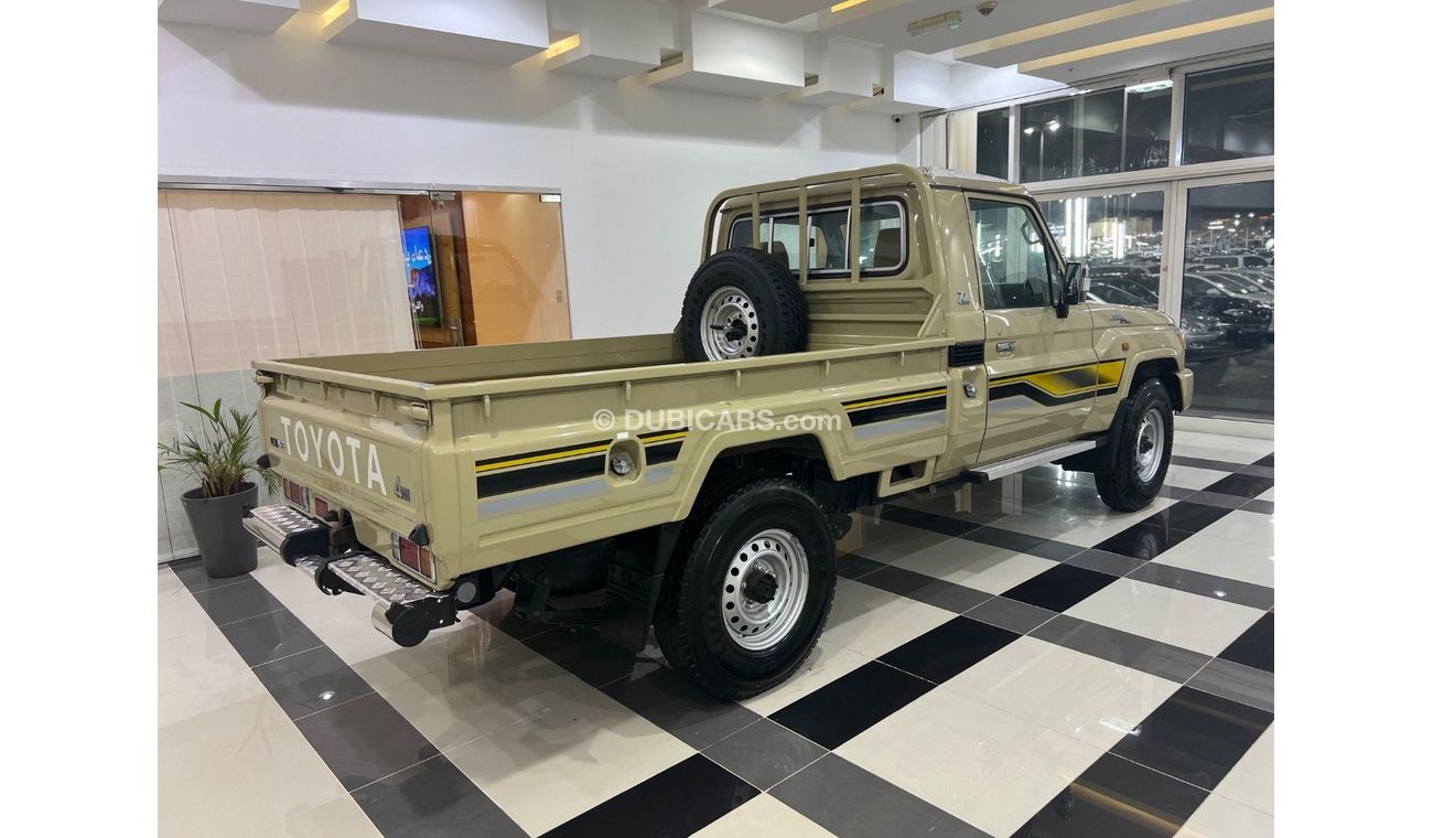 Toyota Land Cruiser Pick Up PICKUP DLX 4.0L