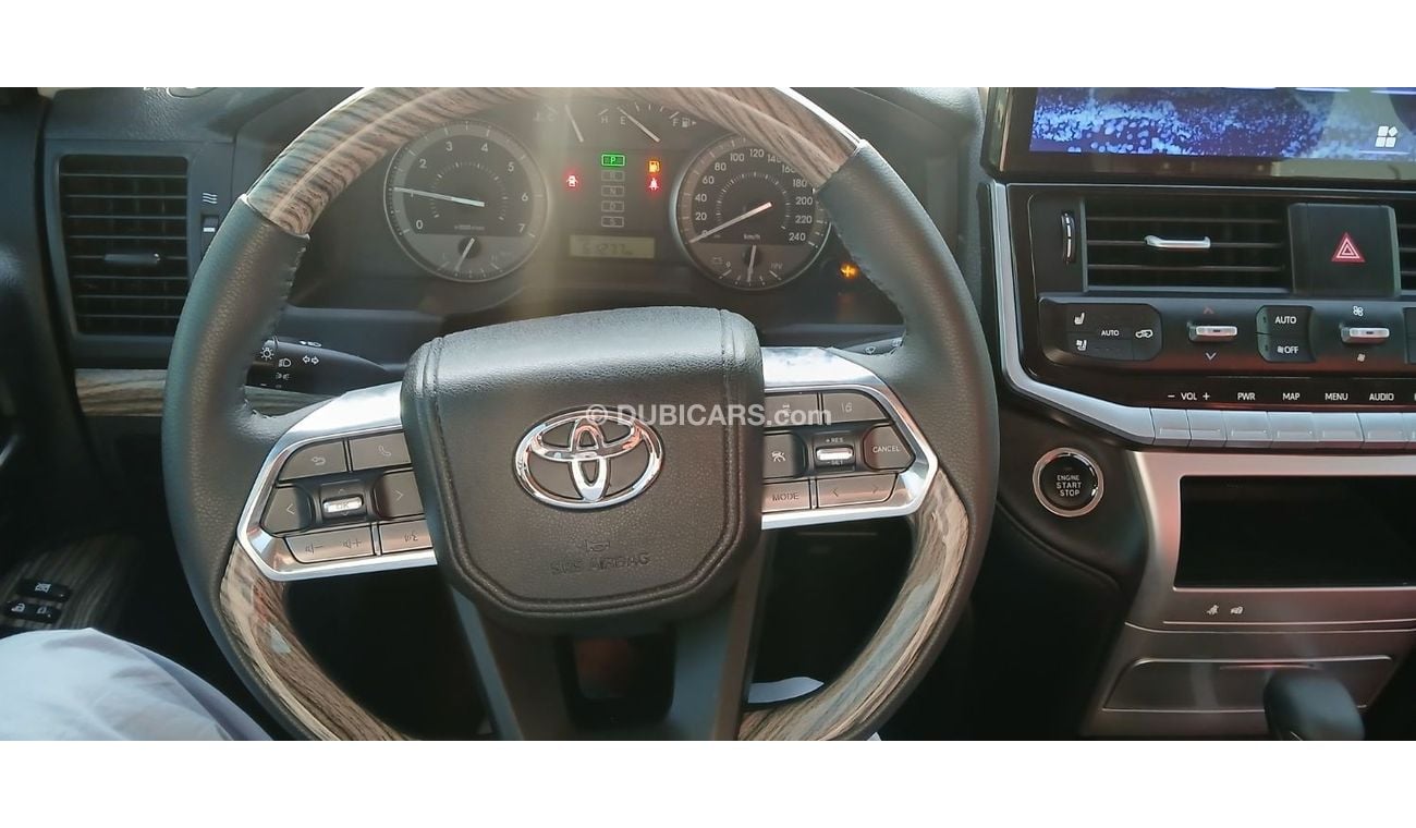 Toyota Land Cruiser GXR 4.0L (271 HP) 4WD Toyota landcruise 2015 MODEL PETROL 4.0L GXR v6 Colour Black push start