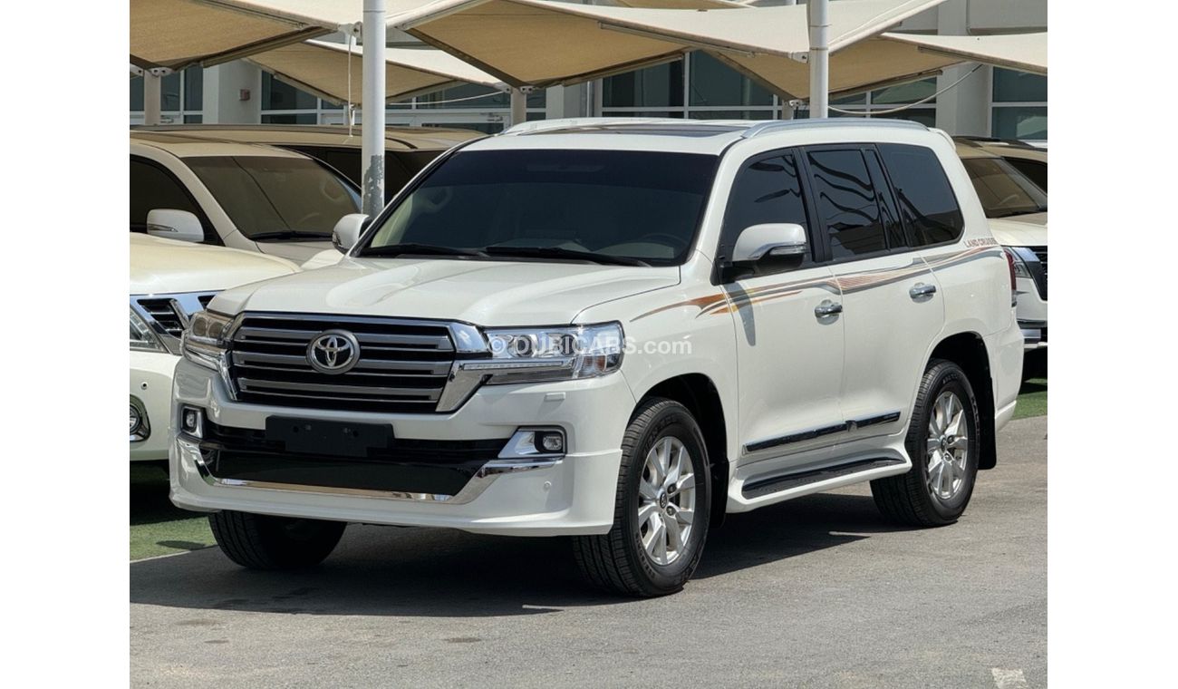 Used Toyota Land Cruiser GXR 2019 for sale in Sharjah - 728266